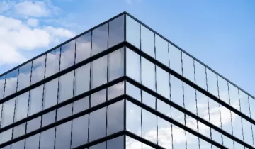 Montaż elewacji szklanych – przyszłość architektury w Twoim zasięgu